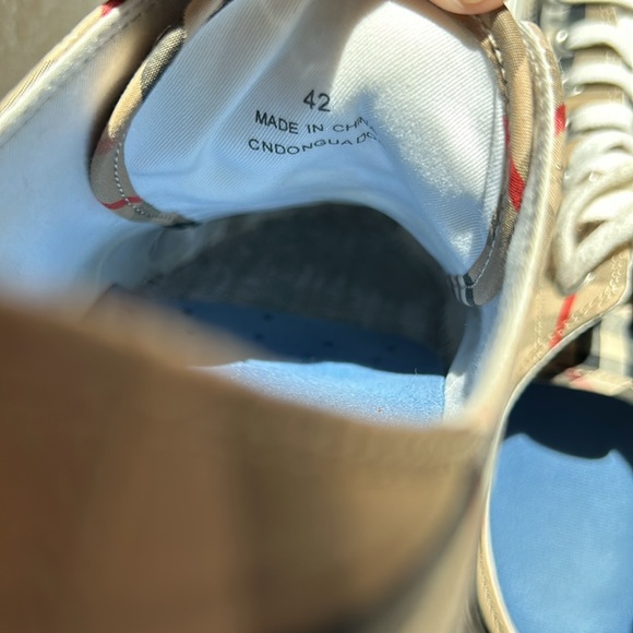 BURBERRY A:MF Larkhall M logo in Archive Beige size 42 - Picture 6 of 10